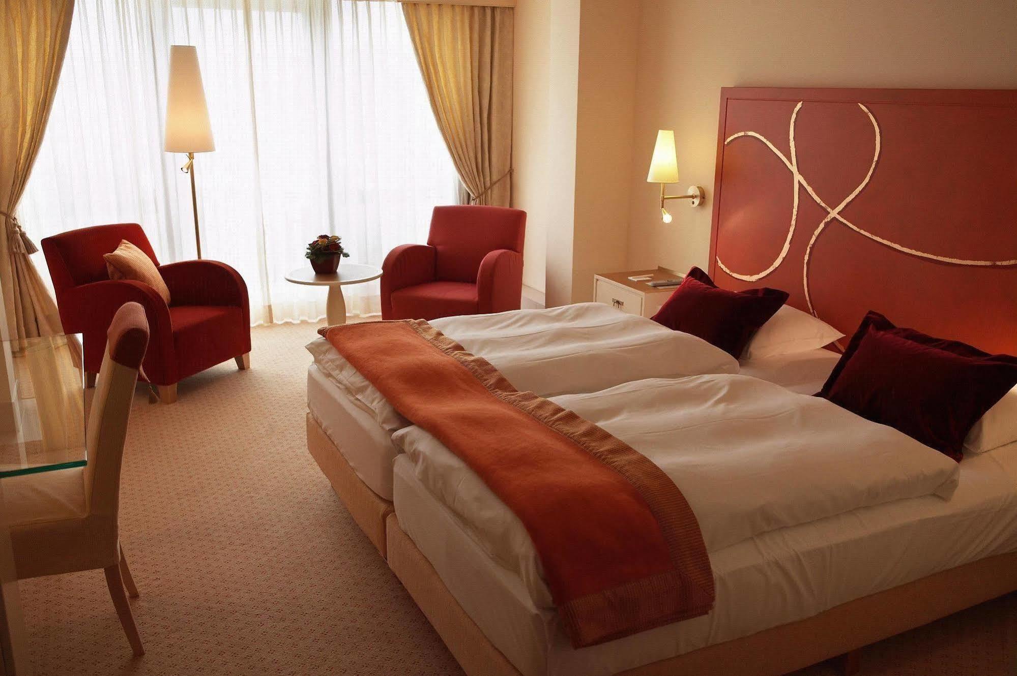 Отель Casino 2000 - Adult Guests Only Мондорф-Лес-Баинс Экстерьер фото